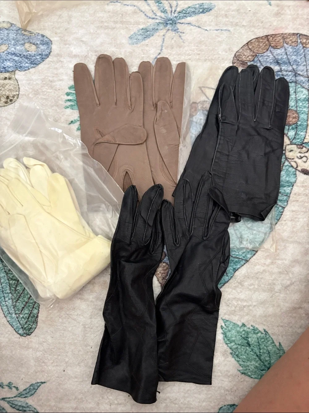 Mixed vintage italian Leather Gloves Set in Black, Taupe, and Cream
